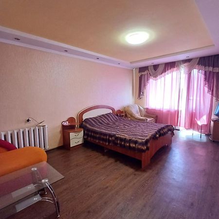 1 Комнатная Квартира Остановка Торговый Центр Cherkasy Exterior foto